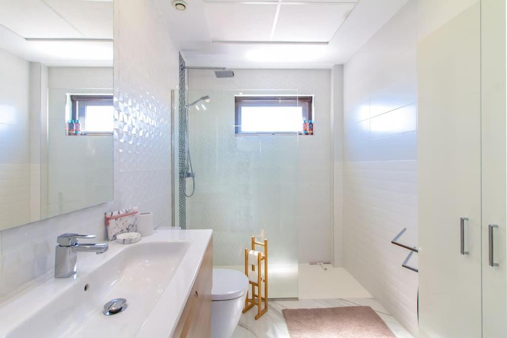 Villa Nina With Pool โรฮาเลส ภายนอก รูปภาพ